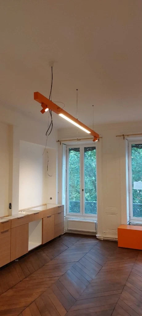 Éclairage LED design suspendu Lyon