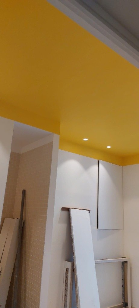 Spots LED encastrés sur retombée de plafond - Rénovation électrique cuisine Lyon 6ème Avenue Foch